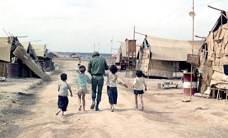 Nghe nhạc: bài hát Qua Cơn Mê (Trần Trịnh & Nhật Ngân)