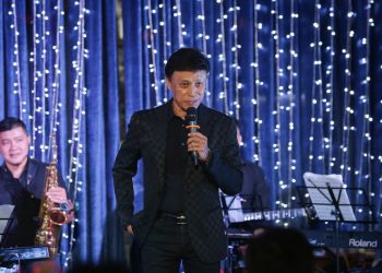 Phong cách trò chuyện dí dỏm và hài hước của danh ca Tuấn Ngọc trong liveshow