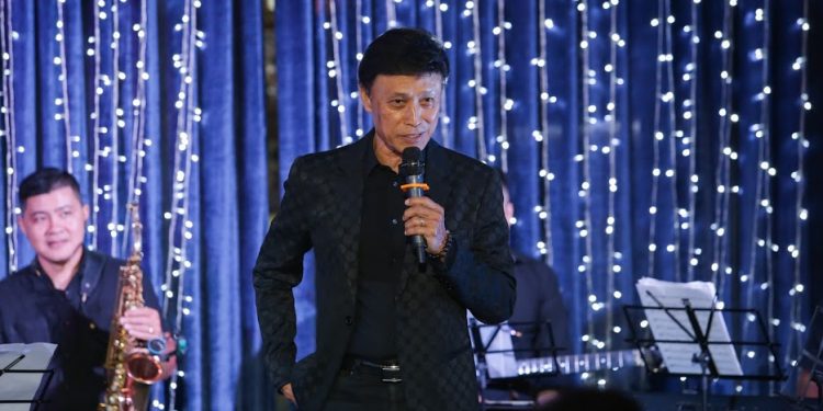 Phong cách trò chuyện dí dỏm và hài hước của danh ca Tuấn Ngọc trong liveshow