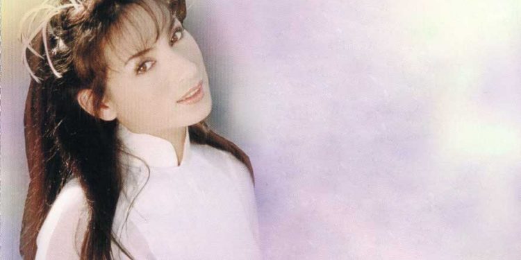 Phi Nhung – Người con lai có quá khứ cơ cực trở thành ngôi sao ăn khách của dòng nhạc quê hương