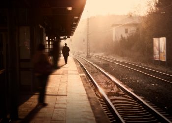 Nhạc Vàng và những cuộc tình buồn, chia lìa trên sân ga…