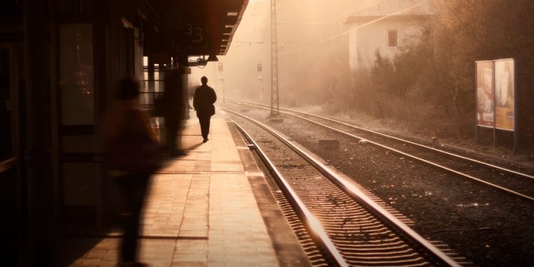 Nhạc Vàng và những cuộc tình buồn, chia lìa trên sân ga…