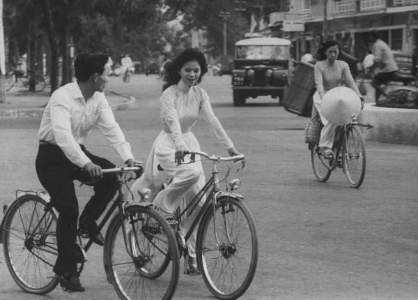 Xe đạp mini Sài Gòn: Những chiếc xe đạp mini Sài Gòn với những màu sắc đa dạng, các họa tiết độc đáo sẽ khiến bạn say đắm ngắm nhìn. Những chiếc xe đạp này nhỏ gọn và thuận tiện, phù hợp để di chuyển trong những con đường Sài Gòn đông đúc. Cùng xem ảnh về xe đạp mini Sài Gòn để khám phá trọn vẹn vẻ đẹp của thành phố này.