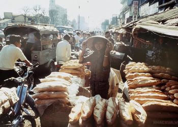 Ký ức Sài Gòn xưa – Bánh mì Sài Gòn và sở thích ăn “bánh mì không” của người Sài Gòn ngày xưa