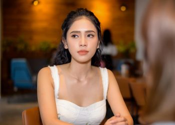 Phương Ý quán quân Thần tượng Bolero 2019: Tuổi thơ nghèo khó, mẹ bán rau nuôi 8 người ăn