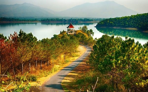 Nhà thơ Vũ Hữu Định: “May mà có em đời còn dễ thương”