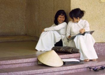 Thơ Nguyễn Tất Nhiên và một thời áo trắng học trò của miền Nam trước 1975