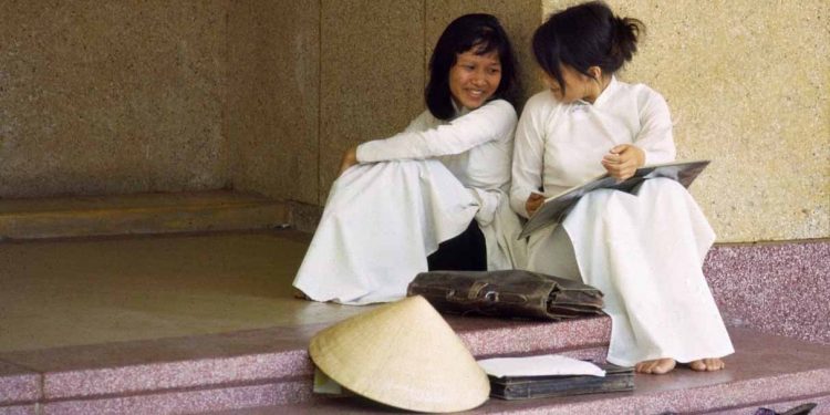 Thơ Nguyễn Tất Nhiên và một thời áo trắng học trò của miền Nam trước 1975