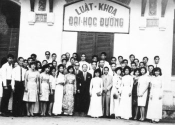 Người từ trăm năm về ngang trường Luật, nhớ về một thuở “tình ca sinh viên”