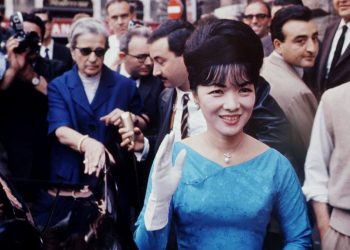 Nguồn gốc ra đời của “Áo dài bà Nhu” gần 60 năm trước – Ai là người thiết kế ra chiếc áo dài cổ thuyền?