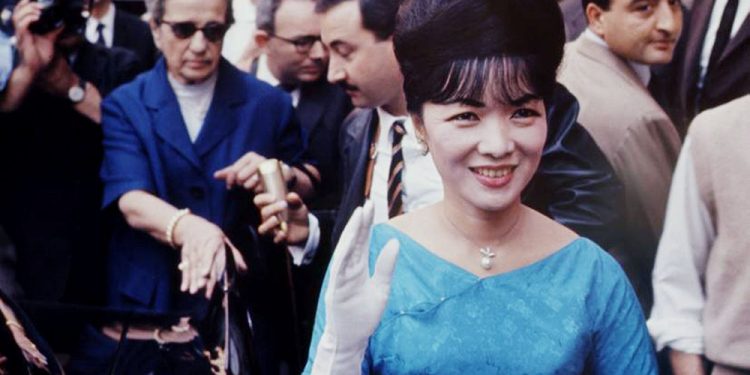 Nguồn gốc ra đời của “Áo dài bà Nhu” gần 60 năm trước – Ai là người thiết kế ra chiếc áo dài cổ thuyền?