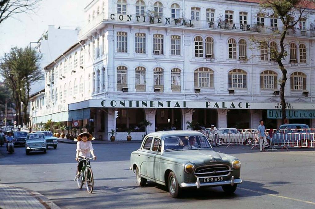 Saigon thập niên 1960 - Khám phá hình ảnh Saigon thập niên 1960 sẽ giúp bạn trở lại quá khứ tươi đẹp và cảm nhận sự lịch sử giàu có của thành phố. Đây là một thời kì đầy hi vọng, sự phát triển và đổi mới, để lại những dấu ấn khó quên đối với cả Thành phố Hồ Chí Minh và Việt Nam.