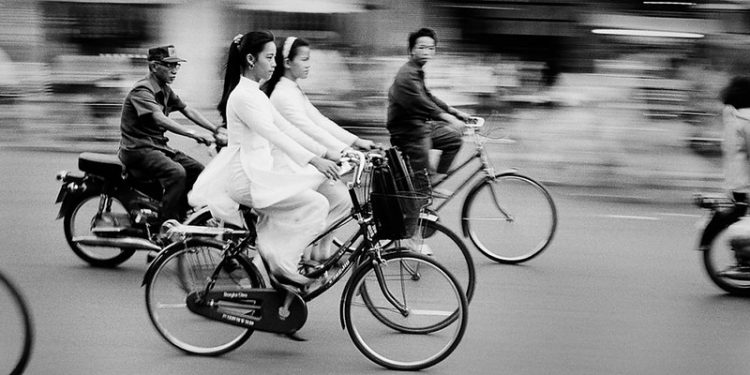 Hình ảnh “Áo Dài” trong thơ và nhạc Việt Nam gần 100 năm qua