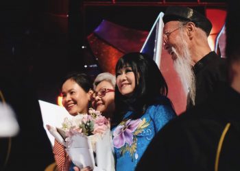 Cảm xúc của 1 fan hâm mộ khi trực tiếp xem ca sĩ Hoàng Oanh trình diễn ở Singapore – chương trình Paris By Night 130