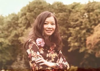 Cuộc sống bình dị đằng sau ánh hào quang của ca sĩ Hoàng Oanh