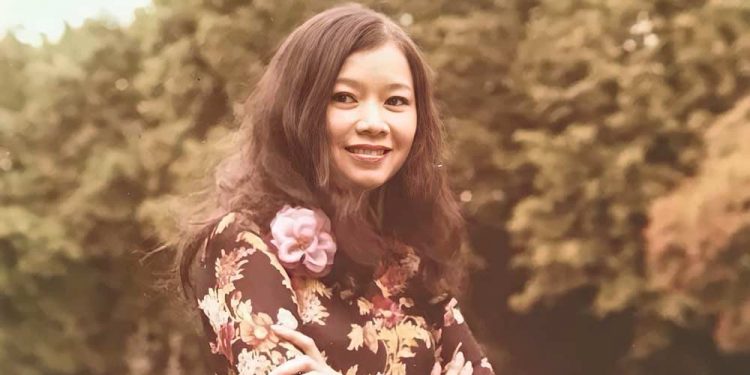 Cuộc sống bình dị đằng sau ánh hào quang của ca sĩ Hoàng Oanh