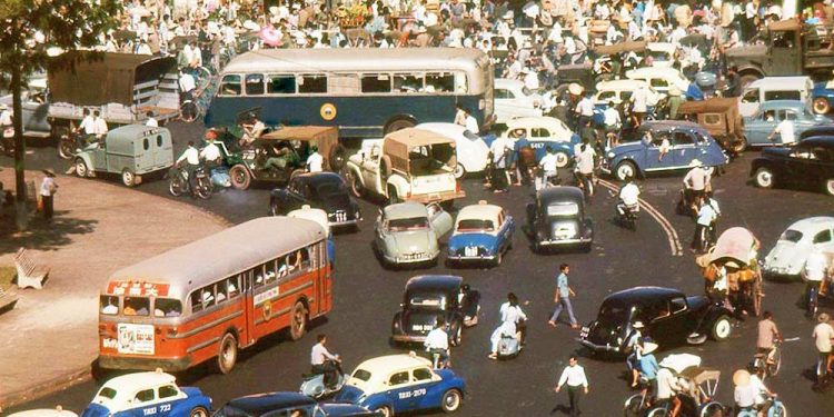 Những hình ảnh xe cộ đông đúc trên đường phố Sài Gòn trước 1975