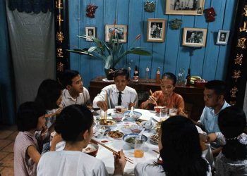 Những tấm ảnh tuyệt đẹp chụp lại bữa ăn đầu năm tại một gia đình miền Nam hơn 50 năm trước