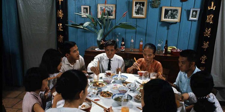 Những tấm ảnh tuyệt đẹp chụp lại bữa ăn đầu năm tại một gia đình miền Nam hơn 50 năm trước