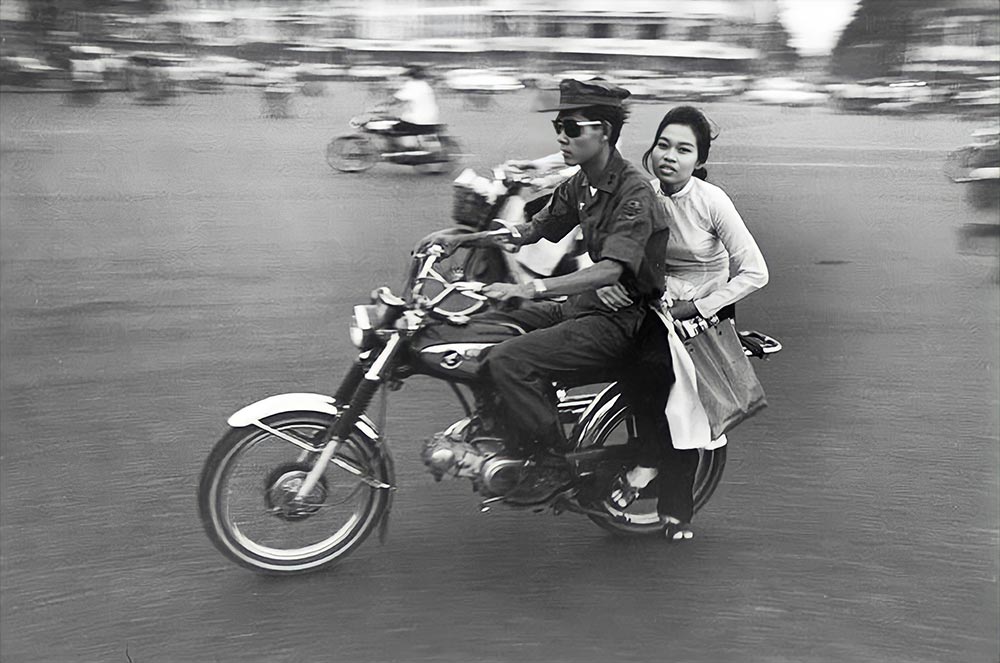 Những hình ảnh về xe máy trên đường phố Sài Gòn xưa: Honda Dame và Honda 67
