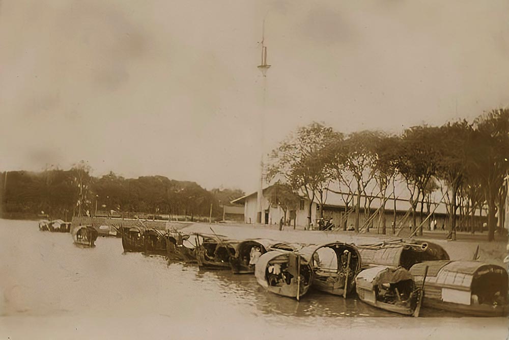 Những hình ảnh tàu thuyền tấp nập trên sông Bến Nghé (sông Sài Gòn) suốt hơn 1 thế kỷ