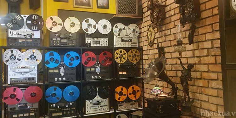 Nghe nhạc từ “băng Akai” trước 1975 – Thanh âm vọng từ quá khứ