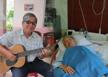 Tác giả Mưa Đêm Tỉnh Nhỏ – Nhạc sĩ Hà Phương – nhập viện vì tai biến và té gãy xương đùi