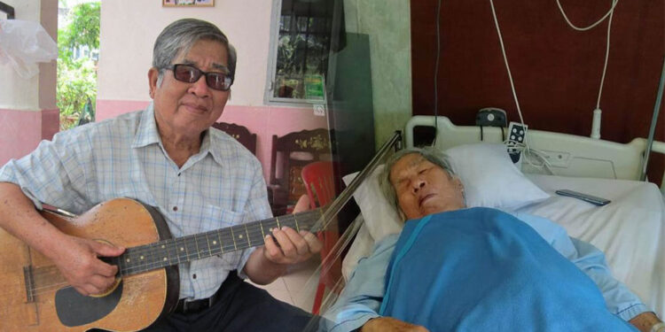 Tác giả Mưa Đêm Tỉnh Nhỏ – Nhạc sĩ Hà Phương – nhập viện vì tai biến và té gãy xương đùi