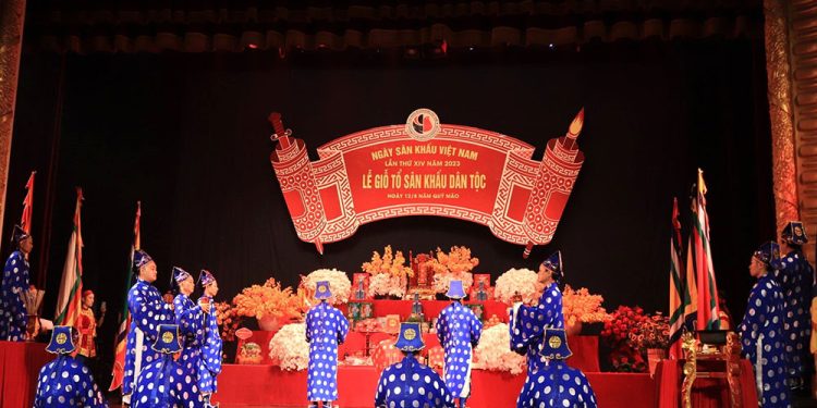 Tổ nghề sân khấu Việt là ai?