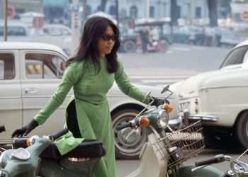 Bộ sưu tập hình ảnh áo dài trên đường phố Sài Gòn xưa