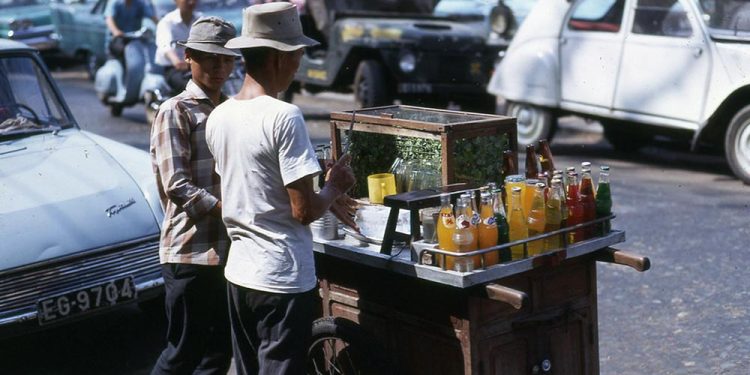 Những hình ảnh đầy kỷ niệm về hàng rong đường phố Sài Gòn xưa