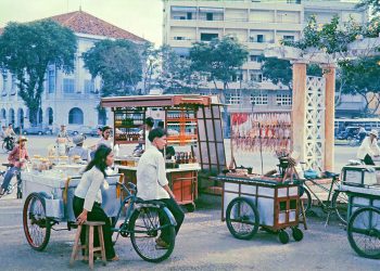 Hình ảnh những gánh hàng rong và quầy giải khát trên đường phố Sài Gòn xưa